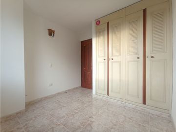 SE VENDE APARTAMENTO EN EL C.R COLSEGUROS EN CALI