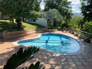Preciosa cabaña de 5000m2 de terreno, sector bonda-masinga