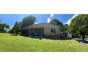 Preciosa cabaña de 5000m2 de terreno, sector bonda-masinga