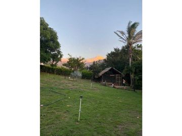 Preciosa cabaña de 5000m2 de terreno, sector bonda-masinga