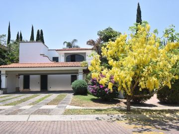 CASA EN VENTA EN AZALEAS