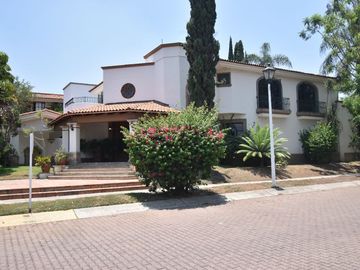 CASA EN VENTA EN AZALEAS