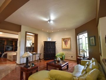 CASA EN VENTA EN AZALEAS