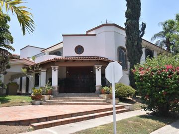 CASA EN VENTA EN AZALEAS