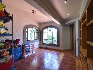 CASA EN VENTA EN AZALEAS