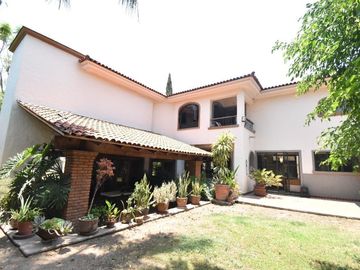CASA EN VENTA EN AZALEAS