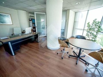 Oficina en Venta en Av Del Valle con Santa Clara