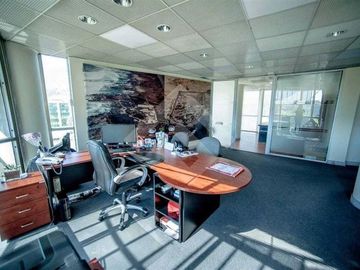 Oficina en Venta en Av Del Valle con Santa Clara