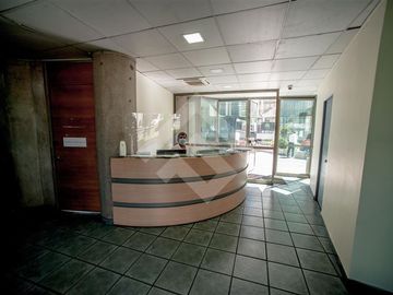 Oficina en Venta en Av Del Valle con Santa Clara