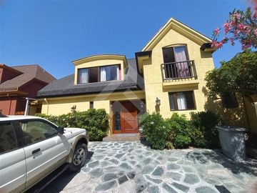 Casa en Venta en Av Pedro Fontova - Av El Carmen