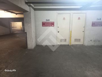 Estacionamiento en Venta en Av. Irarrazabal / Los Tres Antonios
