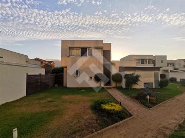 Casa en Venta en Lomas de Papudo