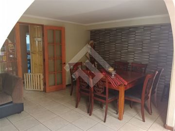 Casa en Venta en Rojas Magallanes / Jardin Alto