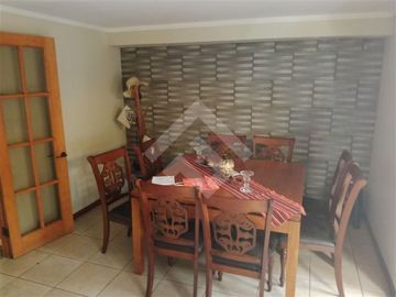 Casa en Venta en Rojas Magallanes / Jardin Alto