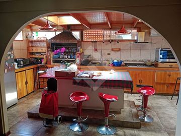Casa en Venta en Rojas Magallanes / Jardin Alto