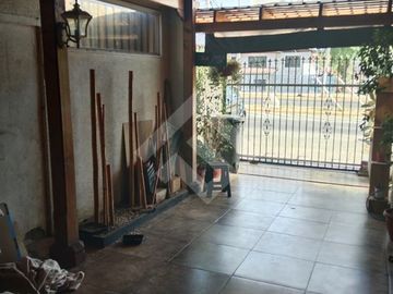 Casa en Venta en Rojas Magallanes / Jardin Alto