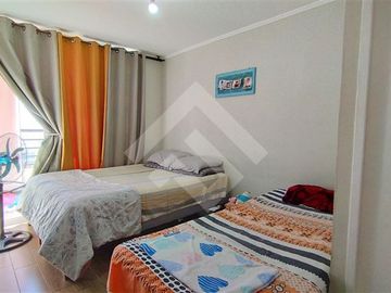 Departamento en Venta en Calle Santa Petronila a pocos metros del metro Las Rejas