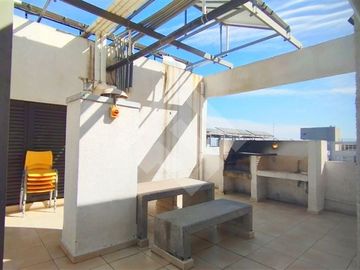 Departamento en Venta en Calle Santa Petronila, a pocos metros del metro Las Rejas