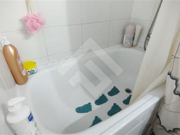 Departamento en Venta en Calle Santa Petronila, a pocos metros del metro Las Rejas