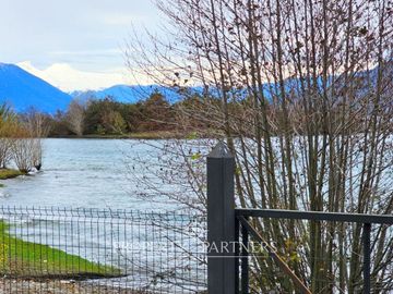 Parcela en exclusivo Condominio Panguipulli,  Ribera  Río San Pedro y Lago Riñihue
