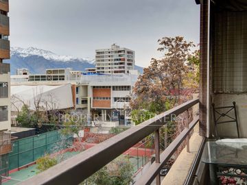 Excelente distribución en barrio residencial, a pasos de metro Tobalaba, Providencia