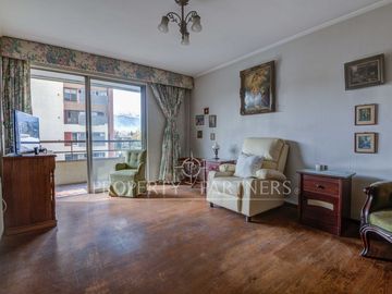 Excelente distribución en barrio residencial, a pasos de metro Tobalaba, Providencia