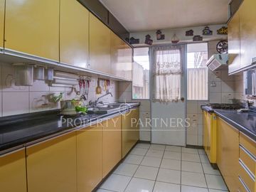 Excelente distribución en barrio residencial, a pasos de metro Tobalaba, Providencia