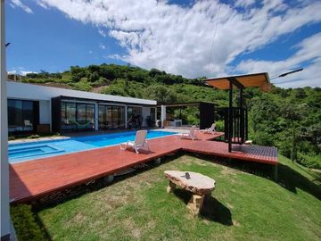 Quinta con Piscina privada en Venta en La Mesa/Ganga