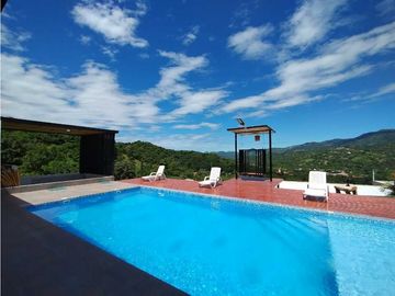 Quinta con Piscina privada en Venta en La Mesa/Ganga