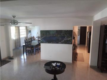 Venta: Propiedad de playa con 4 casas en Santa Clara