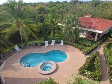 Venta: Propiedad de playa con 4 casas en Santa Clara