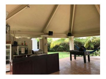 Venta: Propiedad de playa con 4 casas en Santa Clara