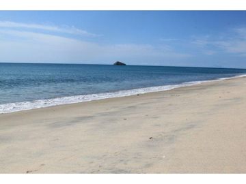 Venta: Propiedad de playa con 4 casas en Santa Clara