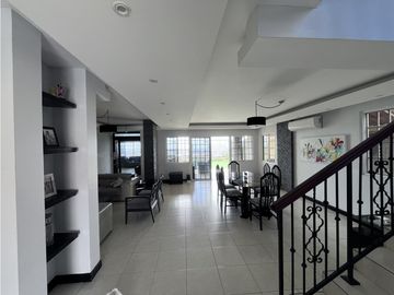 VILLA LUCRE / PH ALTOS DE SAN RAFAEL /  REMODELADA / 290M2