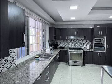 VILLA LUCRE / PH ALTOS DE SAN RAFAEL /  REMODELADA / 290M2