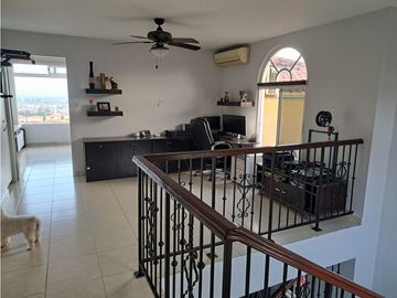 VILLA LUCRE / PH ALTOS DE SAN RAFAEL /  REMODELADA / 290M2