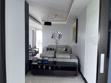 VILLA LUCRE / PH ALTOS DE SAN RAFAEL /  REMODELADA / 290M2