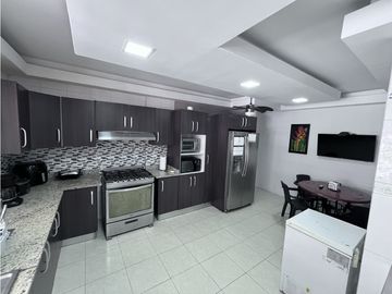 VILLA LUCRE / PH ALTOS DE SAN RAFAEL /  REMODELADA / 290M2