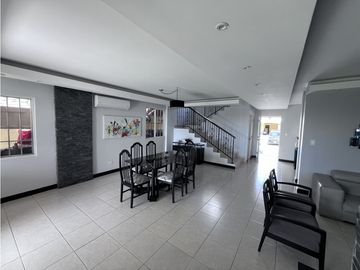 VILLA LUCRE / PH ALTOS DE SAN RAFAEL /  REMODELADA / 290M2