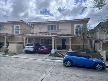 VILLA LUCRE / PH ALTOS DE SAN RAFAEL /  REMODELADA / 290M2