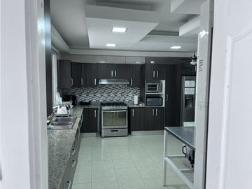 VILLA LUCRE / PH ALTOS DE SAN RAFAEL /  REMODELADA / 290M2