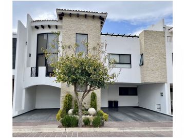 Casa En Venta En Parque Toscana Lomas De Angelópolis