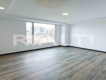 En venta exclusivo departamento nuevo con balcón, sector Ponceano.