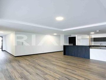 En venta exclusivo departamento nuevo con balcón, sector Ponceano.