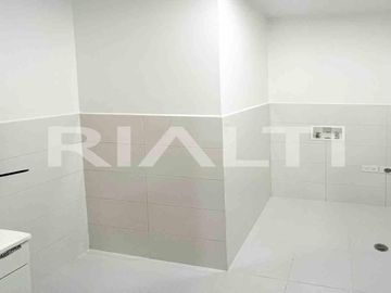 En venta exclusivo departamento nuevo, crédito BIESS, sector Ponceano