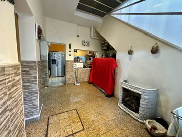 Se Vende Casa tres amb, lote propio, con cochera (Villa Lugano)