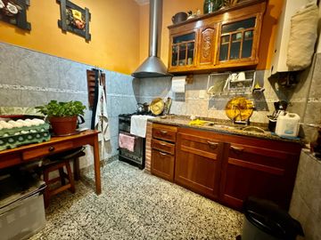 Se Vende Casa tres amb, lote propio, con cochera (Villa Lugano)