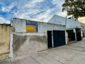 Se Vende Casa tres amb, lote propio, con cochera (Villa Lugano)