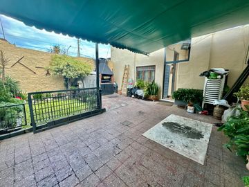 Se Vende Casa tres amb, lote propio, con cochera (Villa Lugano)