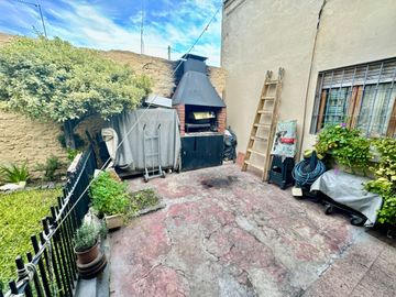 Se Vende Casa tres amb, lote propio, con cochera (Villa Lugano)